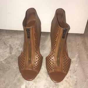 Cute sandals - perfect for summer and fall!!